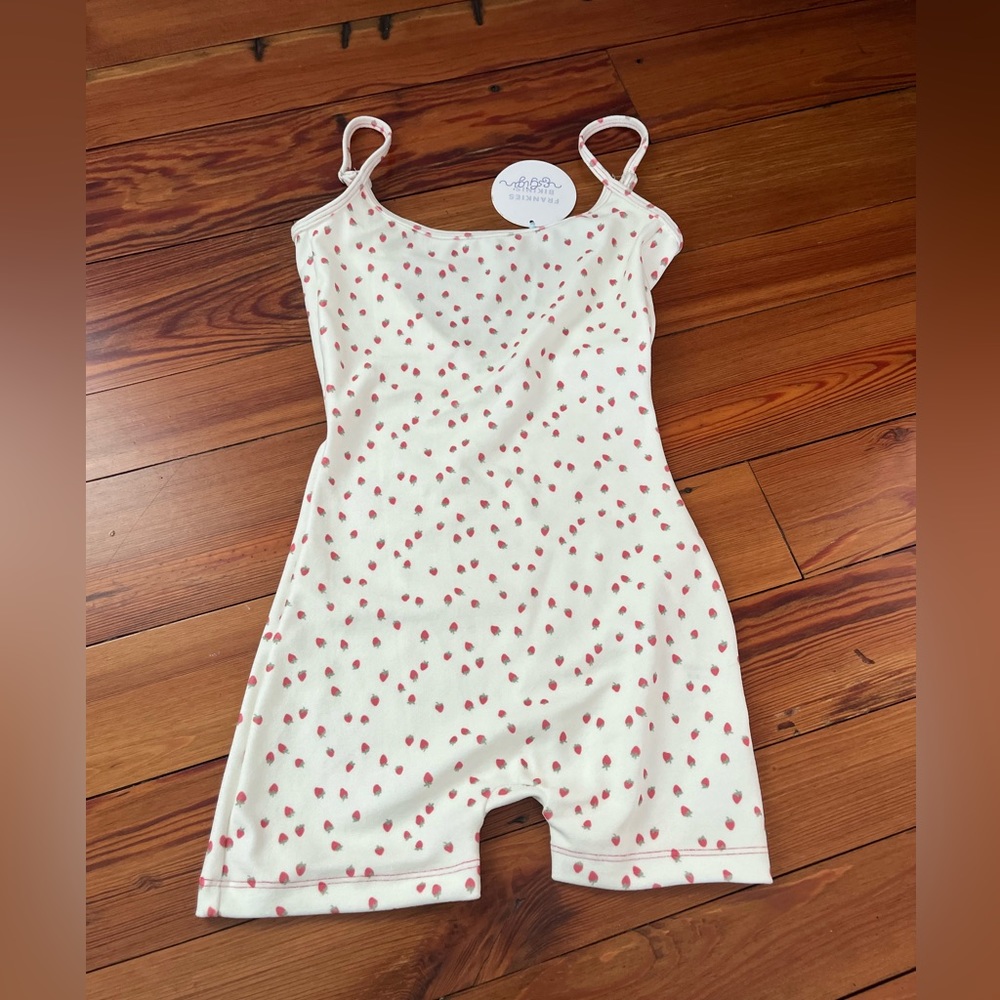 NWT Frankie’s Bikinis Giforce Romper in Strawberry cream size small